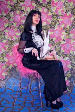 Abito couture in velluto nero e macramè bianco