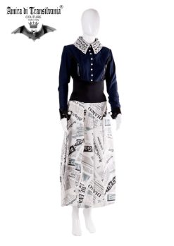 Abito couture stile collegiale fantasia giornale e collo in macramè