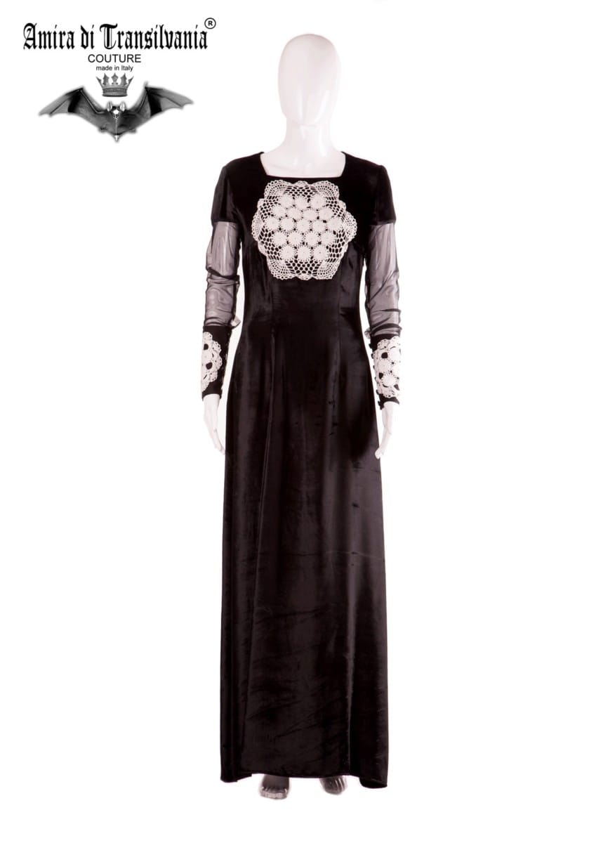 Abito couture in velluto nero e macramè bianco