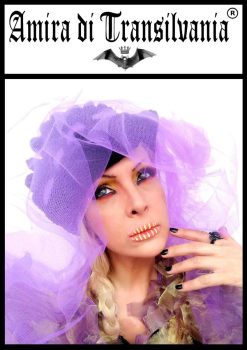 Cappellino ad uncinetto di tulle nero e viola