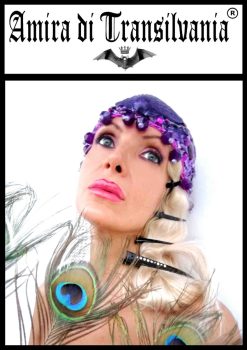 Cappellino ad uncinetto con conchiglia viola