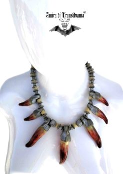 Collier di zanne in resina dipinta a mano