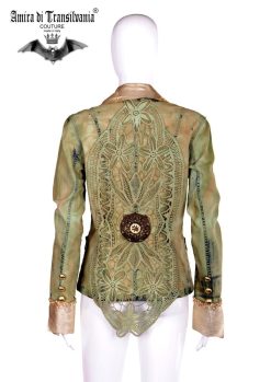 Giacca couture verde con collo ricamato