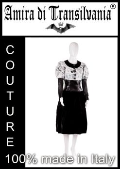 Abito couture stile collegiale con fantasia giornale
