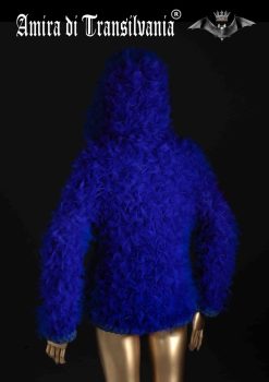 Pelliccia ecologica in nodi di tulle blu