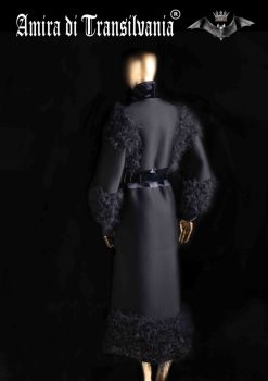 Pelliccia ecologica in nodi di tulle nero e neoprene