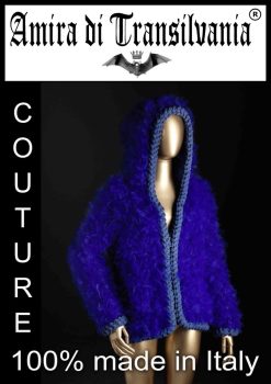 Pelliccia ecologica in nodi di tulle blu