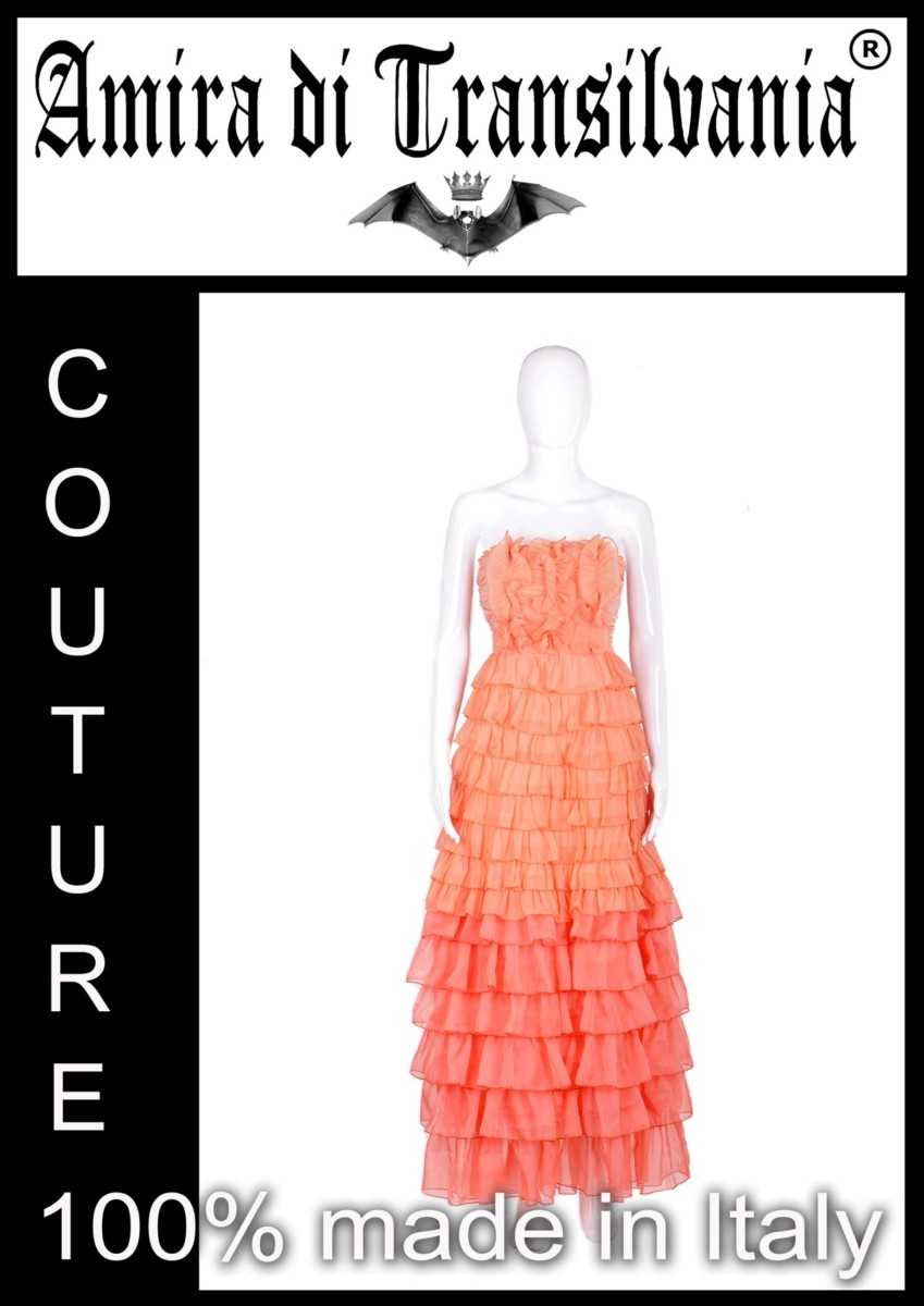 Abito couture colore salmone con volant