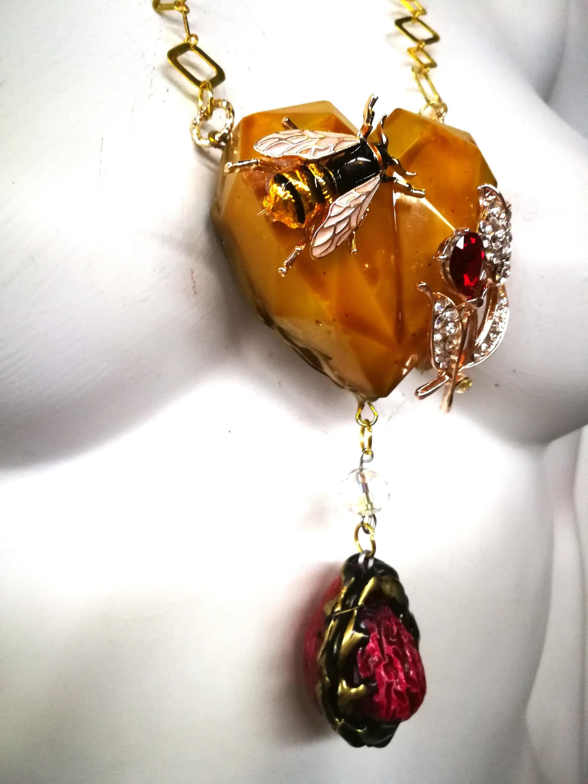 Queen Bee Necklace Luxury Statement Gold Bumble Honey Insect Pendant Sculptural Jewelry Gemstone Charm