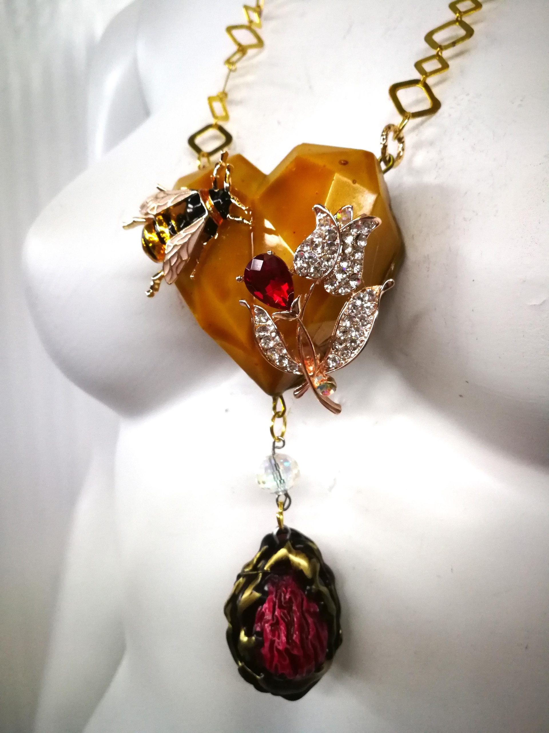 Queen Bee Necklace Luxury Statement Gold Bumble Honey Insect Pendant Sculptural Jewelry Gemstone Charm