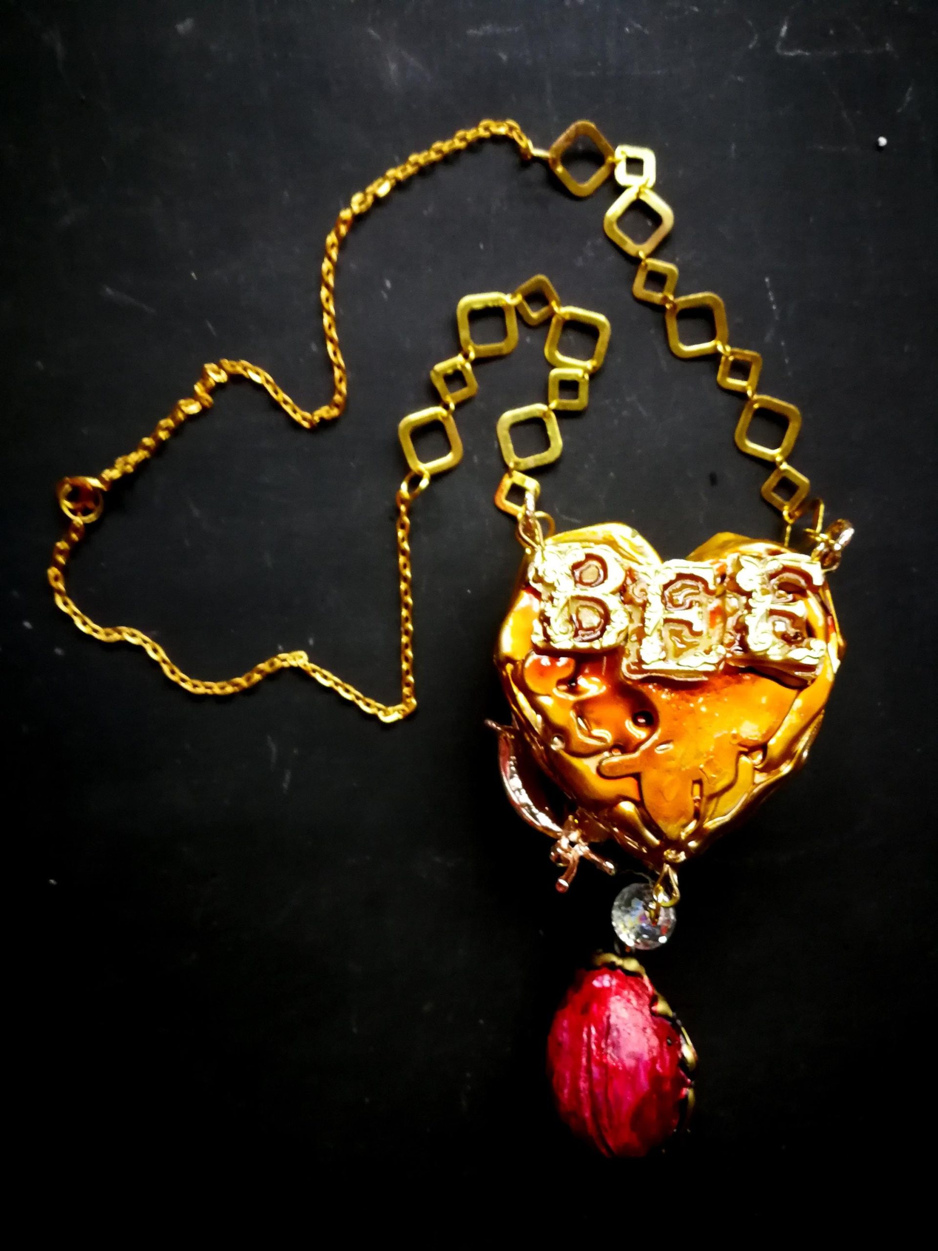Queen Bee Necklace Luxury Statement Gold Bumble Honey Insect Pendant Sculptural Jewelry Gemstone Charm