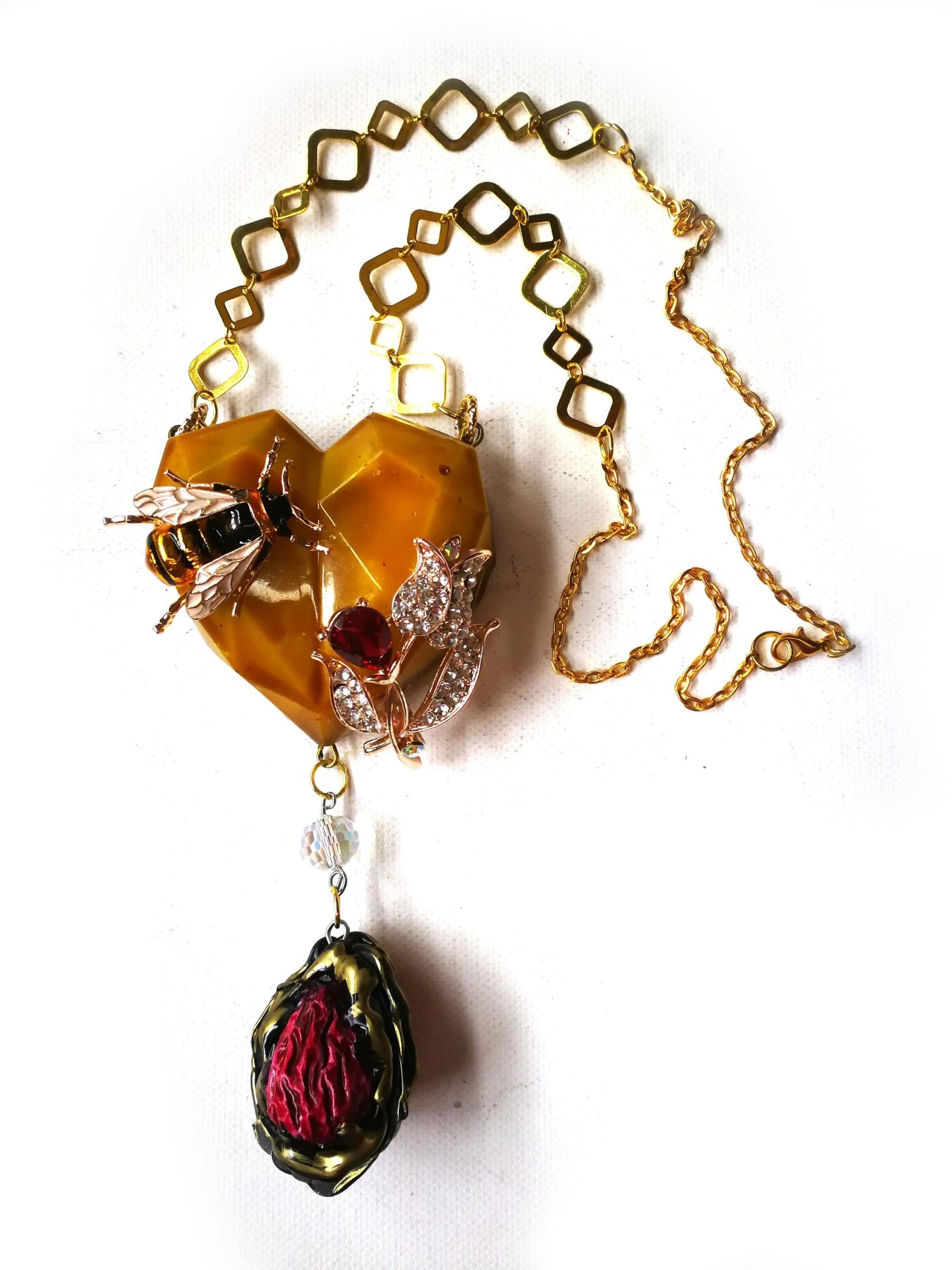 Queen Bee Necklace Luxury Statement Gold Bumble Honey Insect Pendant Sculptural Jewelry Gemstone Charm