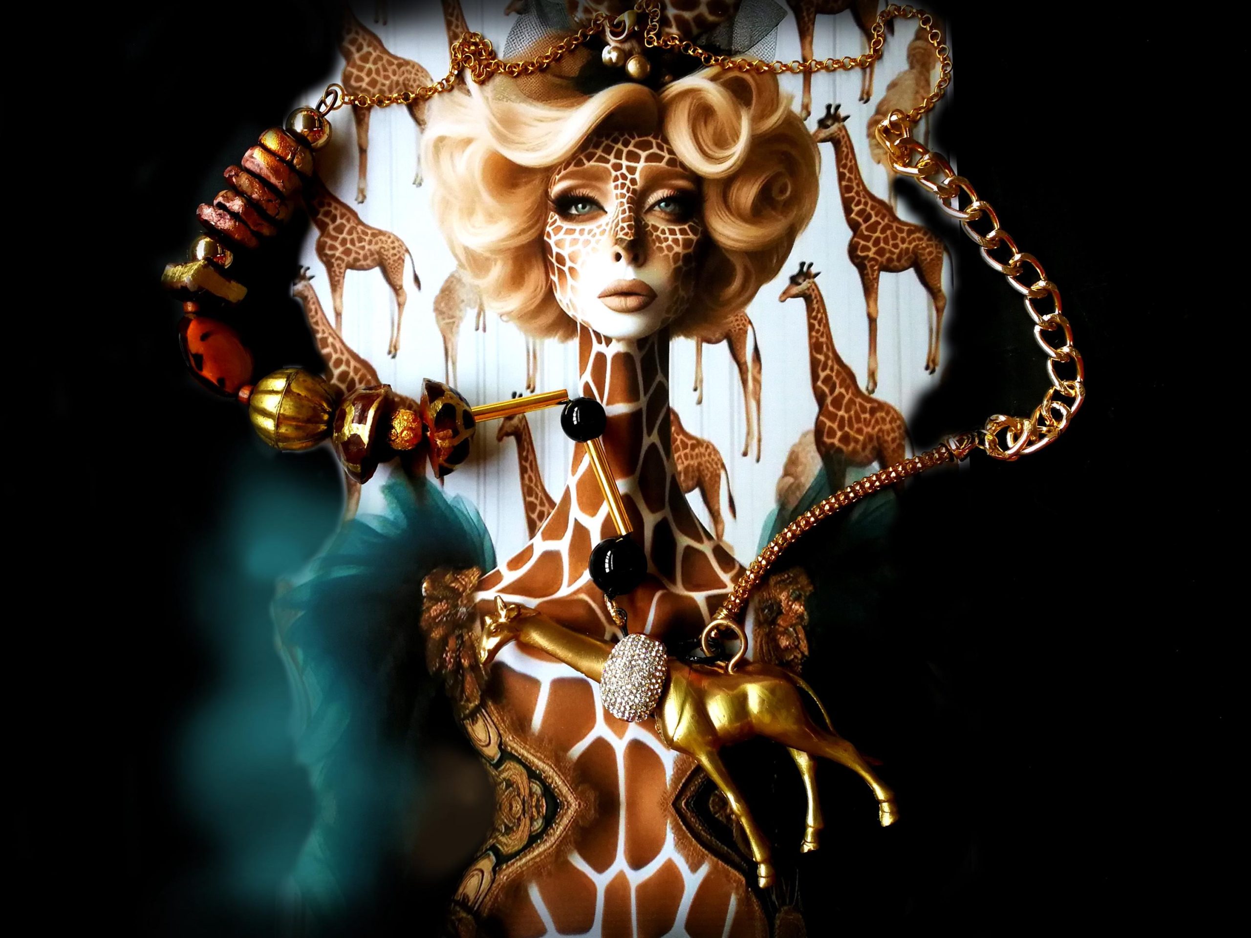 Designer Jewelry, Extravagant Pendant Animal, Giraffe Locket Statement Necklace Savana Wild Charm Beaded Chain