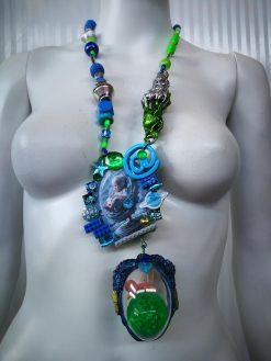 Futuristic Necklace Alien, Avant-garde UFO Doll Jewelry, Area 51 Extraterrestrial E.T Design Pendant
