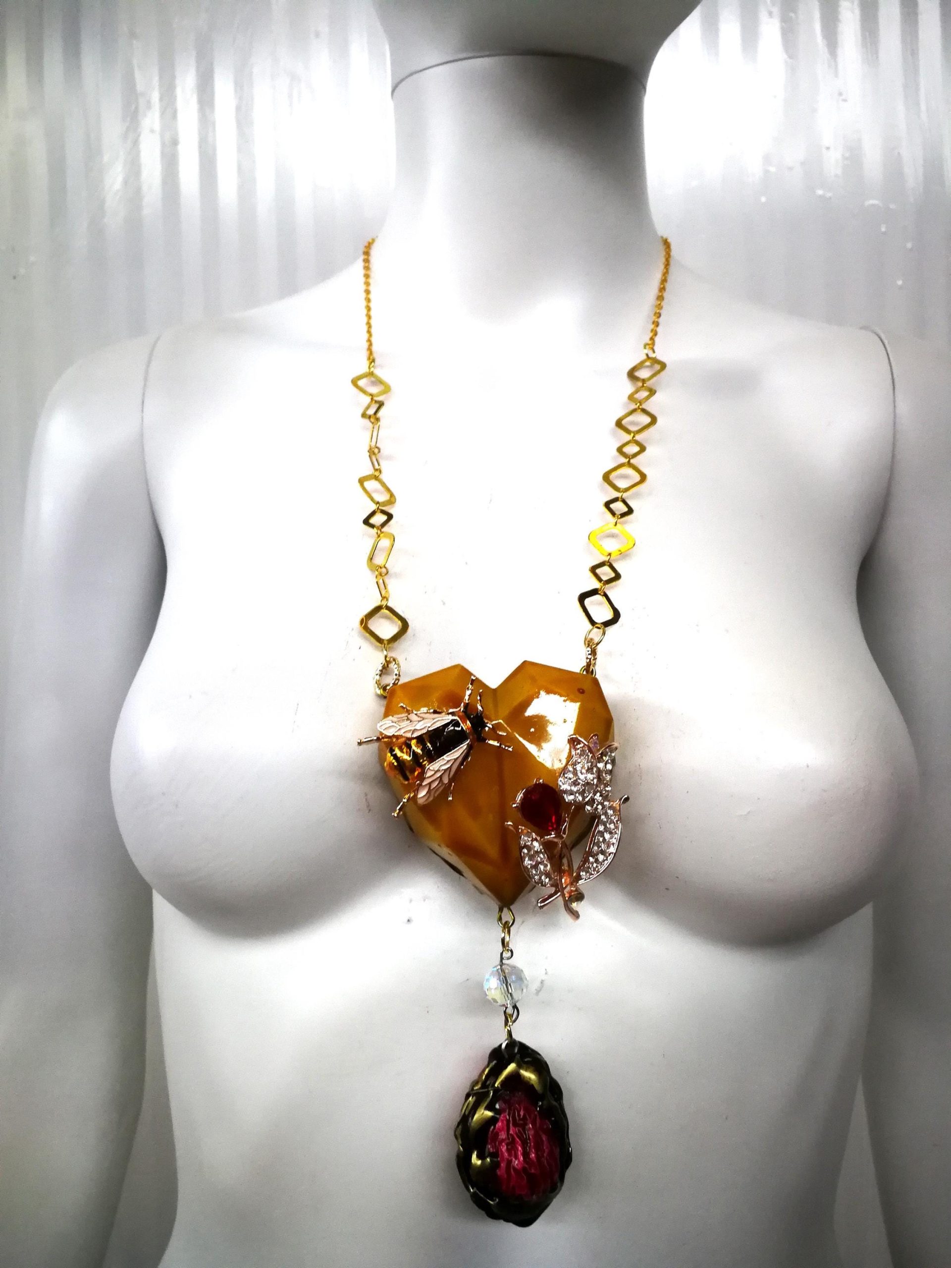 Queen Bee Necklace Luxury Statement Gold Bumble Honey Insect Pendant Sculptural Jewelry Gemstone Charm
