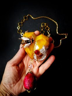 Queen Bee Necklace Luxury Statement Gold Bumble Honey Insect Pendant Sculptural Jewelry Gemstone Charm