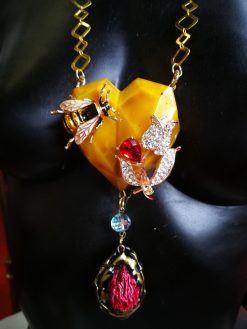 Queen Bee Necklace Luxury Statement Gold Bumble Honey Insect Pendant Sculptural Jewelry Gemstone Charm