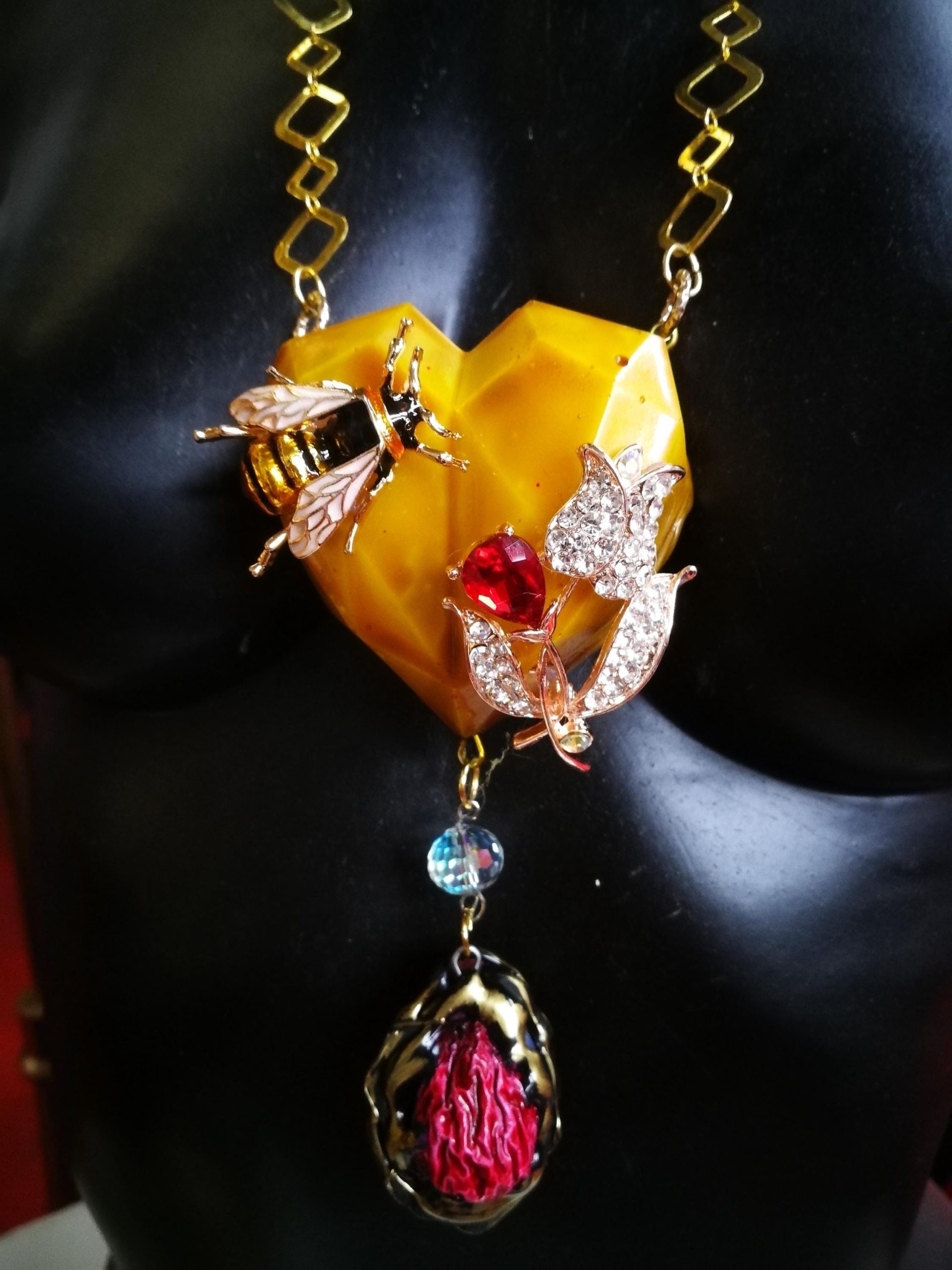 Queen Bee Necklace Luxury Statement Gold Bumble Honey Insect Pendant Sculptural Jewelry Gemstone Charm