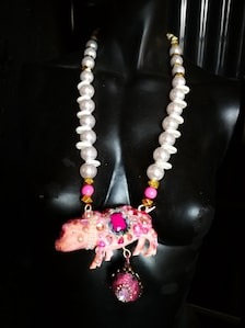 Pig Necklace Whimsical Statement Jewelry Animal Pendant Pearl Collar Oddities Eclectic Charm Beads & Strass