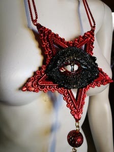Gothic Jewelry Dragon Eye Pentagram Sculpted Long Necklace Transylvania Baroque Luxury Aristocratic Pendant Charm